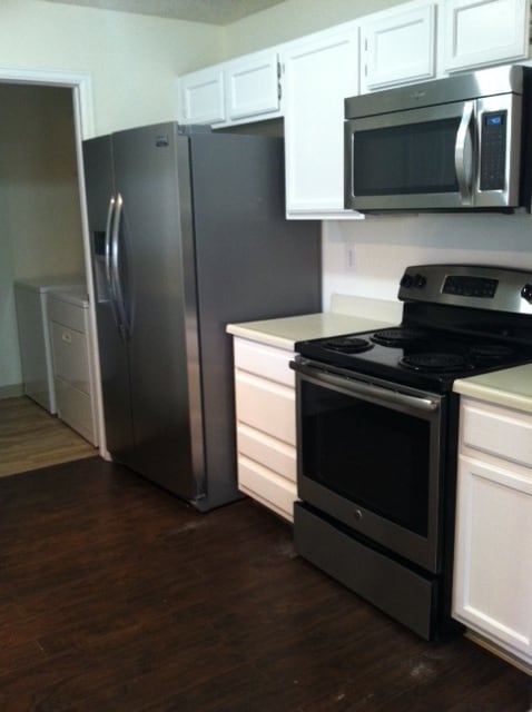 Building Photo - Newly Updated 2 bedroom Condo - Backs to Open Space, Very Private