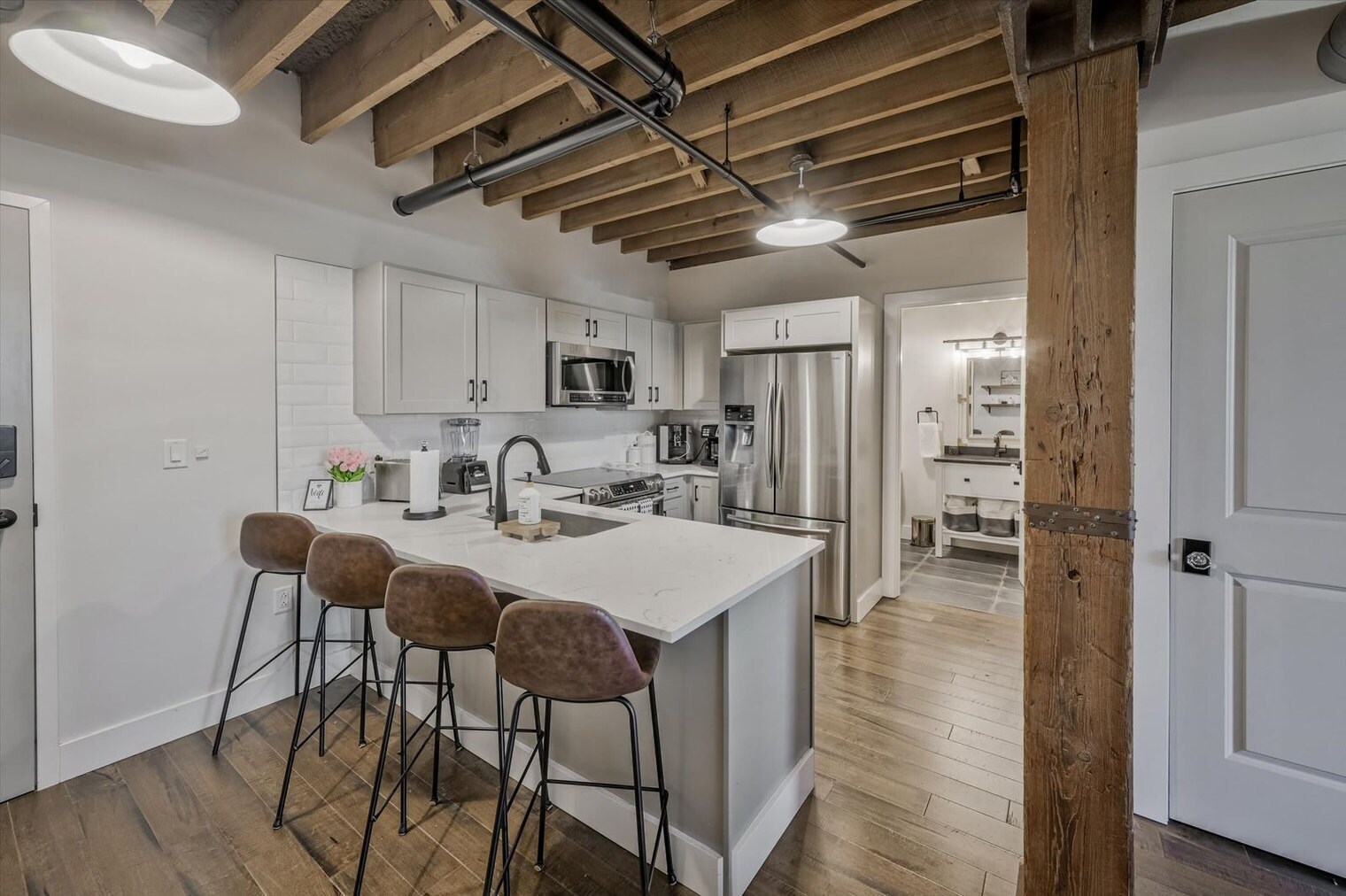 Building Photo - 610 21st Ave N