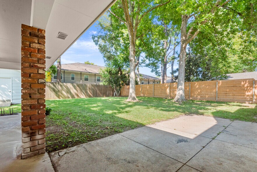 Building Photo - 5240 Heritage Dr