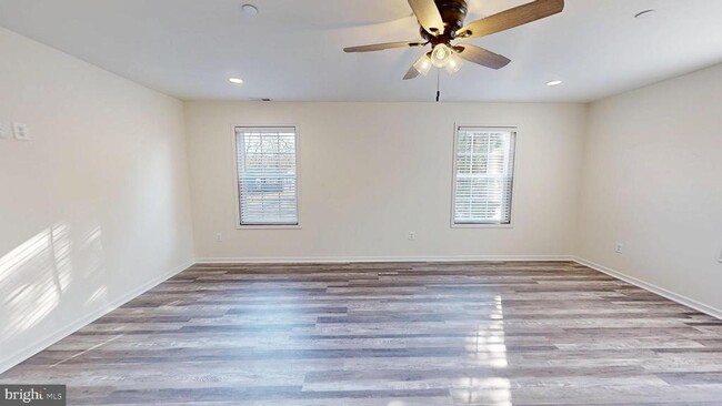 Building Photo - 40750 King Dr