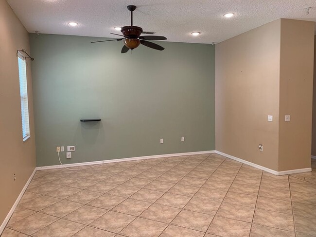Building Photo - Quality Home in Great Neighborhood