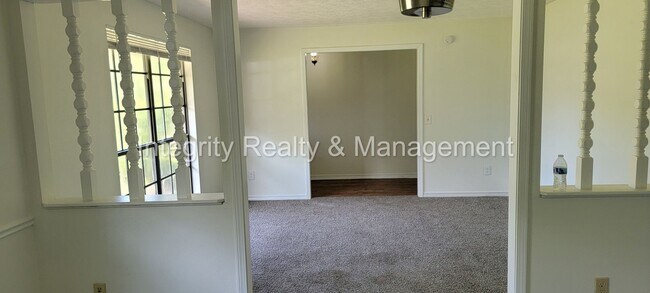 Building Photo - 230 Foxridge Rd