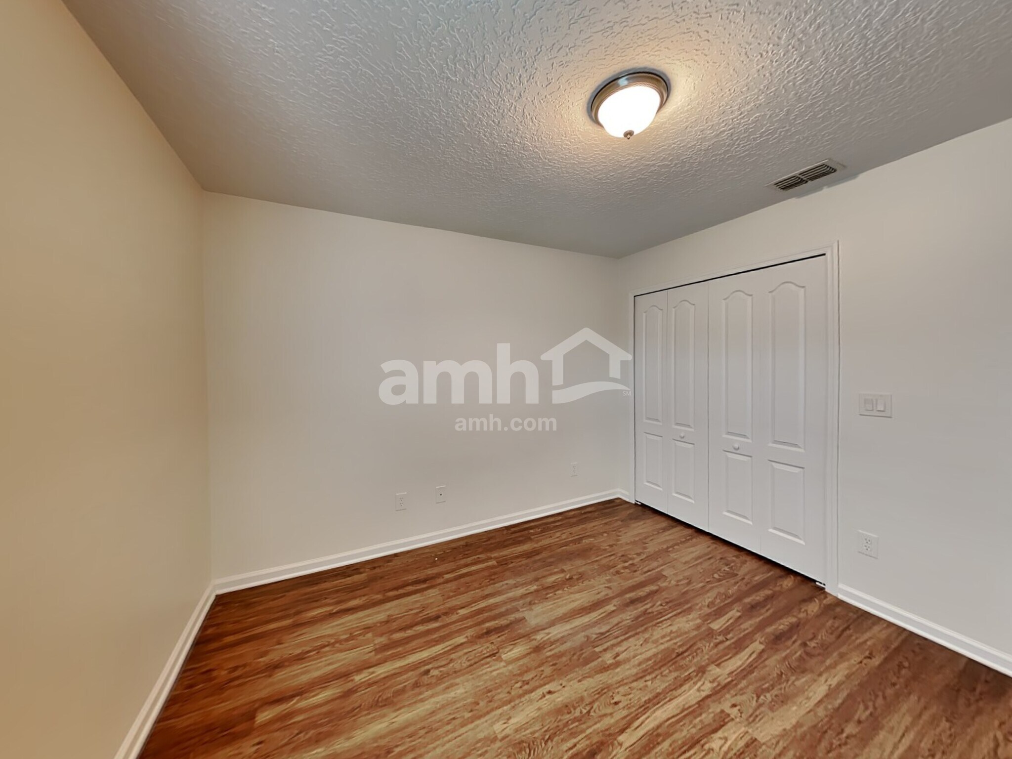 Building Photo - 985 Hyannis Port Dr