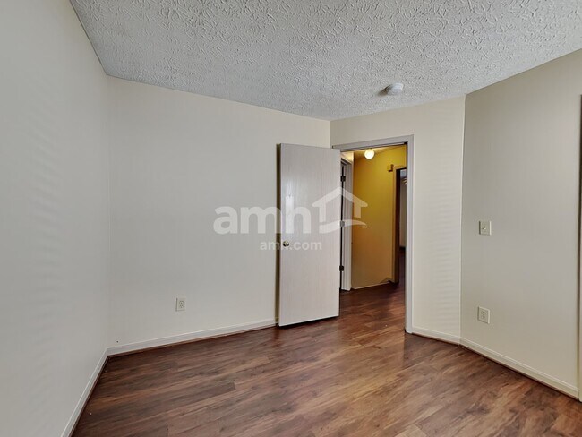 Building Photo - 2097 Earlsway Dr