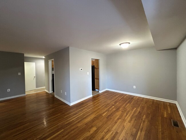 Building Photo - 2 Bedroom 2 Bathroom Condo