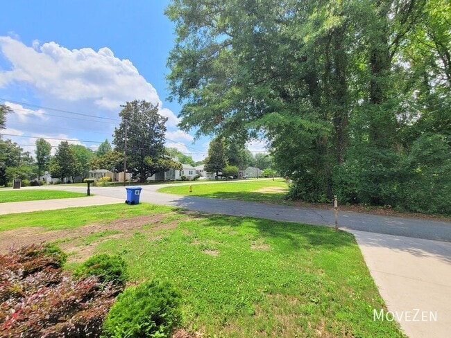 Building Photo - 32 Shamrock Ln