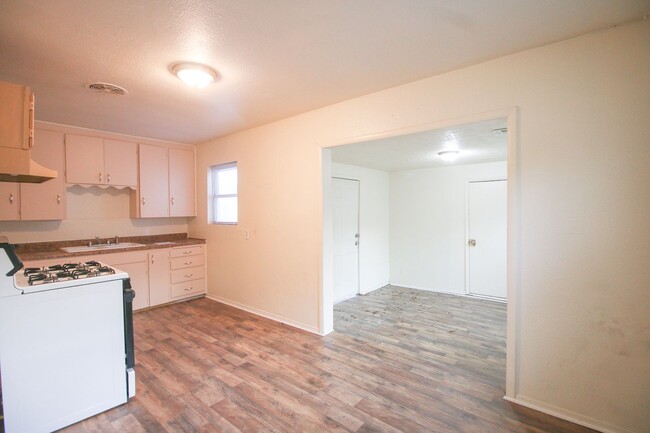 Building Photo - Section 8 Welcome! Amazing Remodeled 4 Bed...