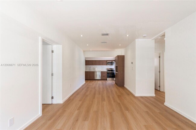 Building Photo - 3021 Coconut Grove Dr