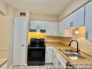 Building Photo - 235 W Silver Sands Dr