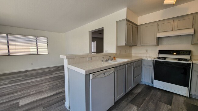 Building Photo - Henderson Home