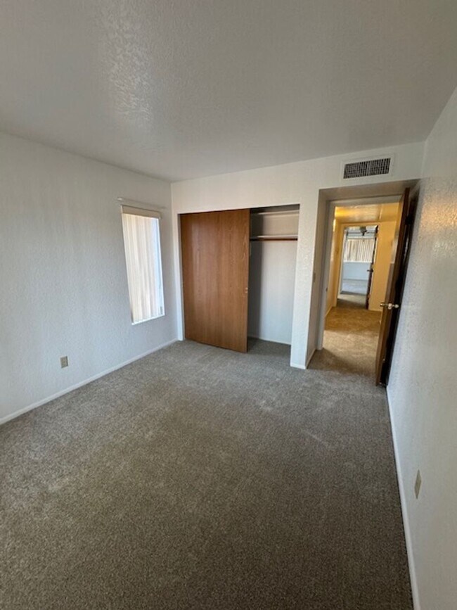 Building Photo - 264 E Scheibe Way