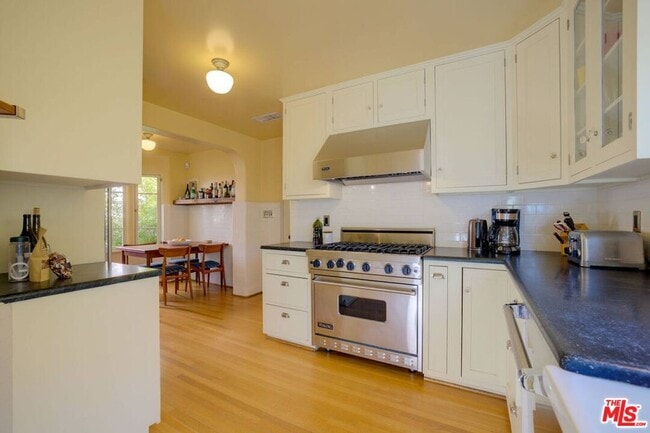 Building Photo - 4778 Cromwell Ave
