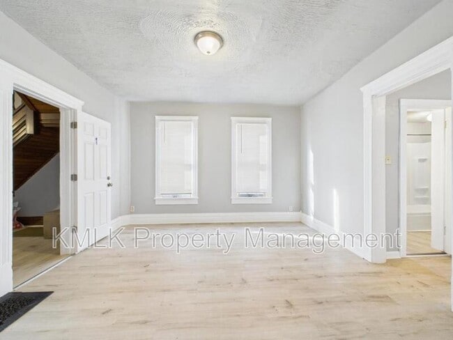 Building Photo - 635 Hazel St