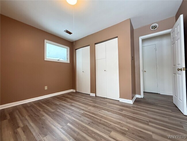 Building Photo - 52 Carol Ln