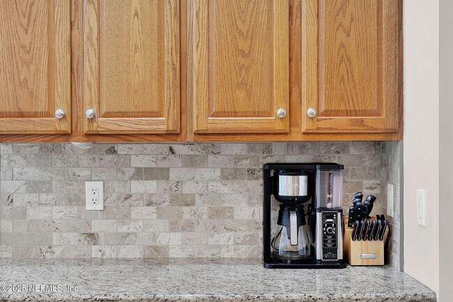 Building Photo - 526 Oakmont Dr