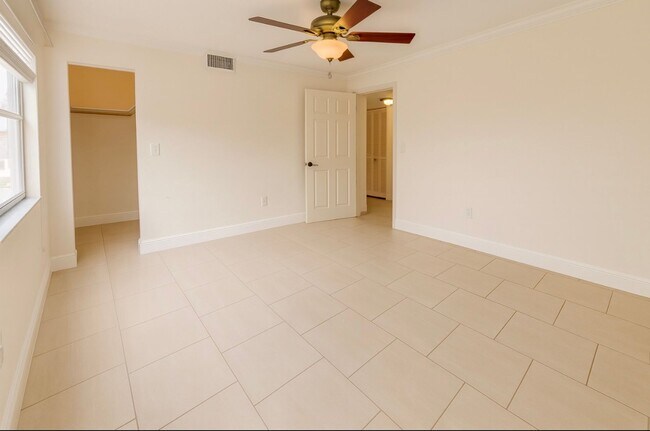 Building Photo - 1400 Pompei Ln