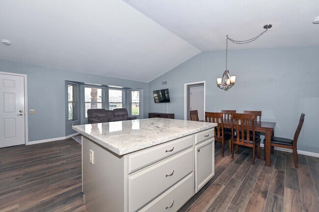 Building Photo - 55+ Gorgeous Gem Furnished ready for Move in!