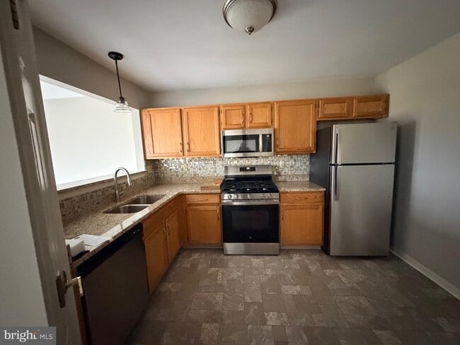 Building Photo - 156 Sparrow Rd