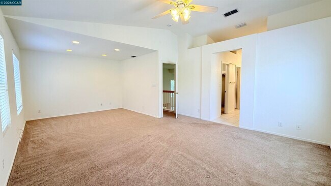 Building Photo - 1023 Vista Pointe Cir