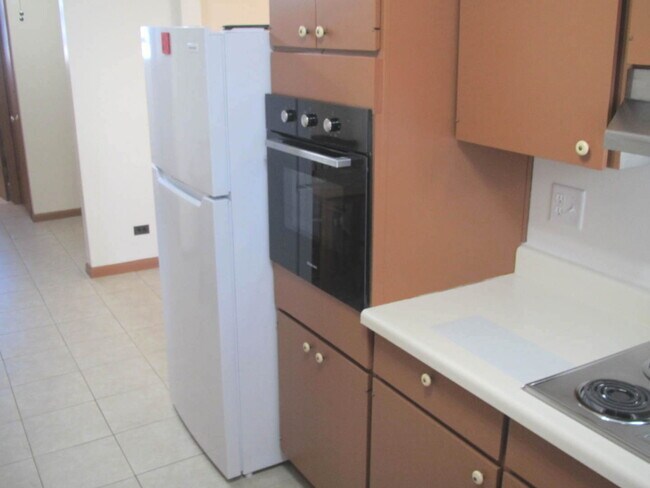 Building Photo - 33 N Clifton Ave