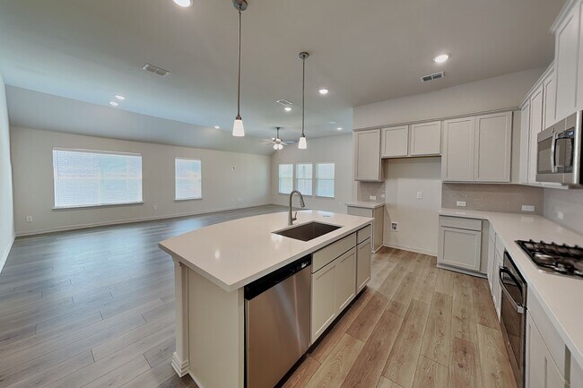 Building Photo - Brand-New Luxury Living in a Prime Fort Worth Location!