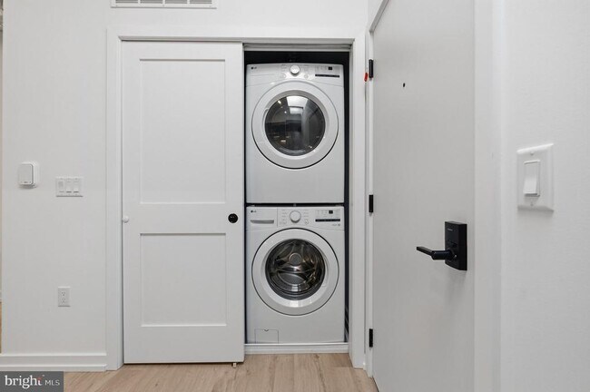 Building Photo - 203 S 13th St