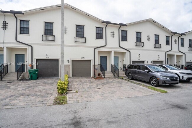 Building Photo - 1170 SW 7th Ct