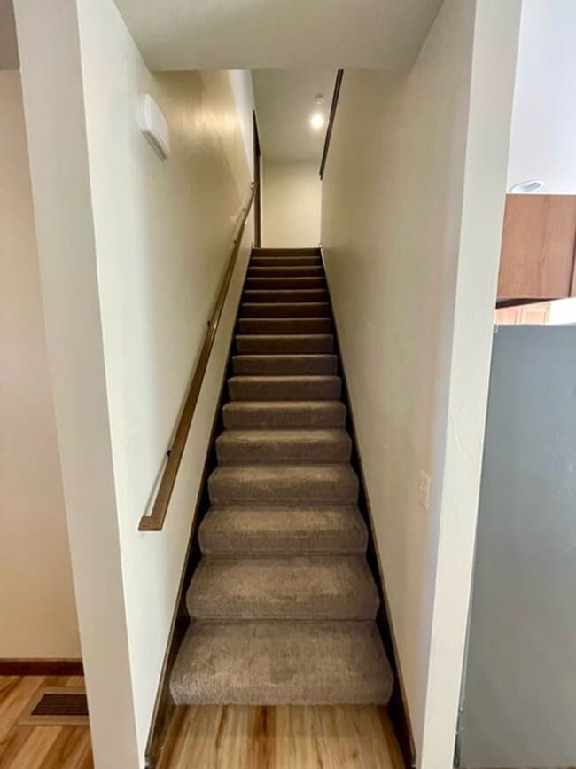 Building Photo - Townhouse - 3 Bedrooms 2 1/2 Bathrooms