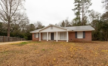Building Photo - Quiet Ranch