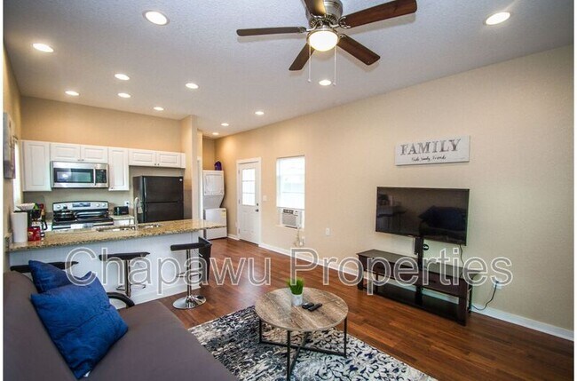 Building Photo - 123 Douglas Way St