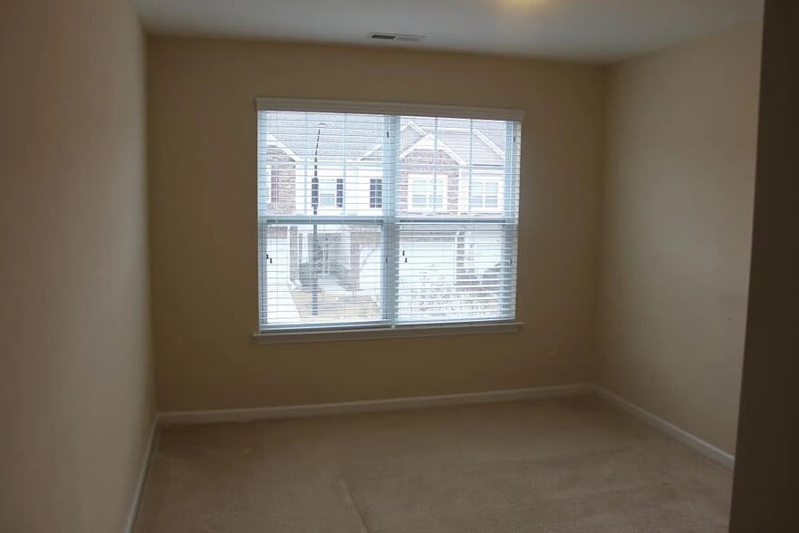 Building Photo - Room in Townhome on Skyros Loop
