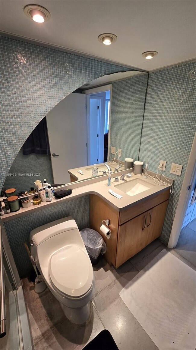 Building Photo - 1155 Brickell Bay Dr