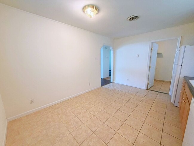 Building Photo - 9625 Shiloh Dr