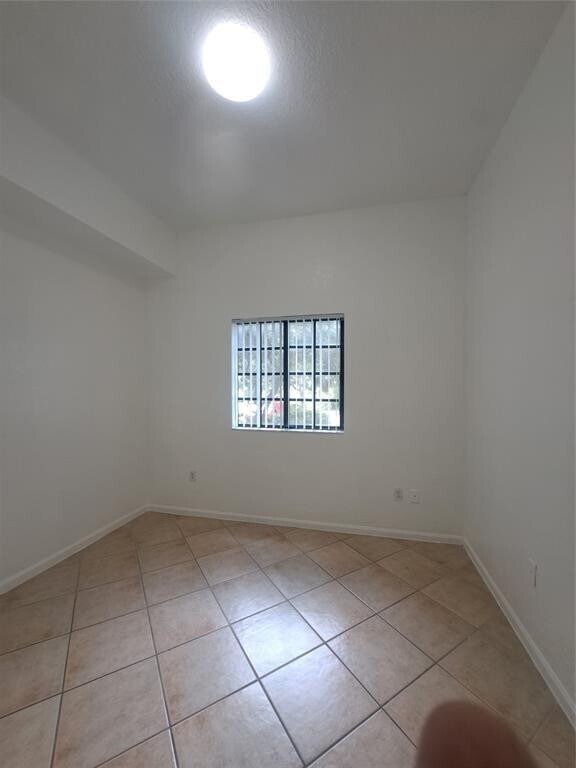 Building Photo - 2801 Riverside Dr