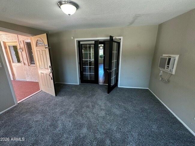 Building Photo - 8737 E Jackrabbit Rd