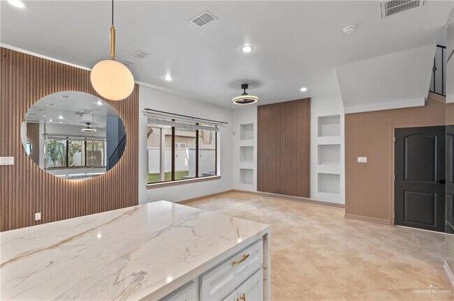 Building Photo - 24 S 5th St