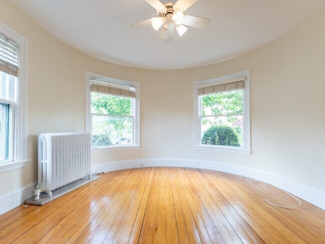 Building Photo - 40 Marshall St