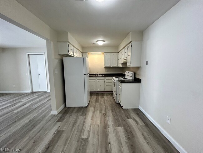 Building Photo - 213 Concord Ct