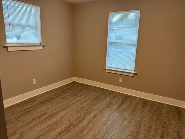 Building Photo - 524 26th Ave N