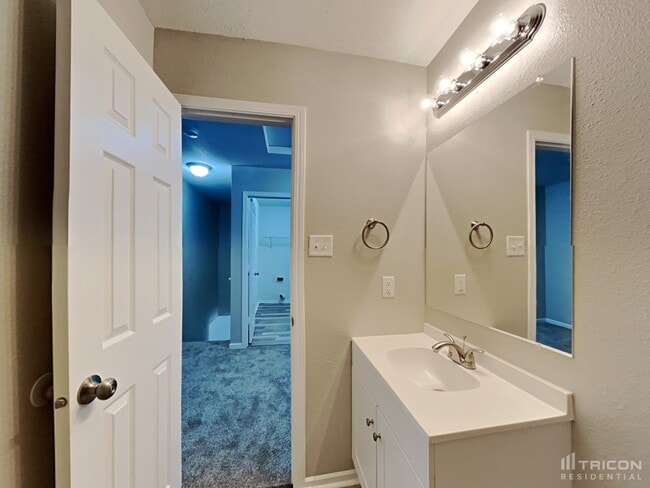 Building Photo - 3007 W Longbranch Dr