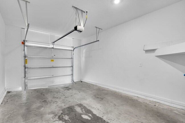 Building Photo - 4915 SW 81st Lp
