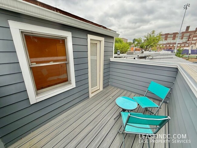 Building Photo - 2240 12th Pl NW