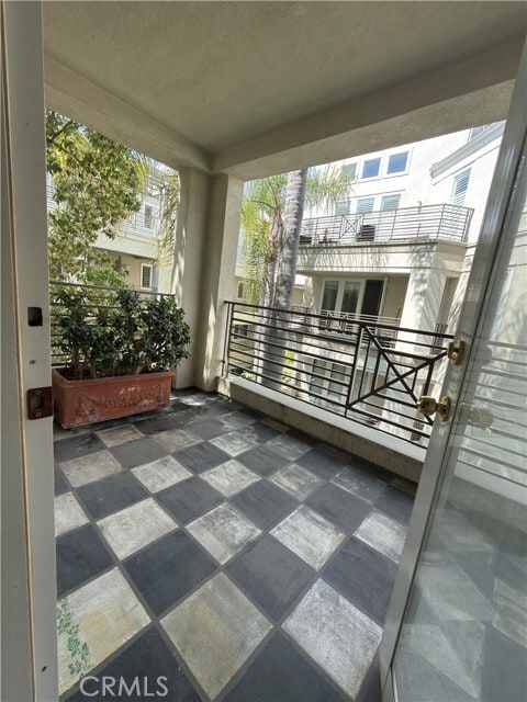 Building Photo - 2233 Martin