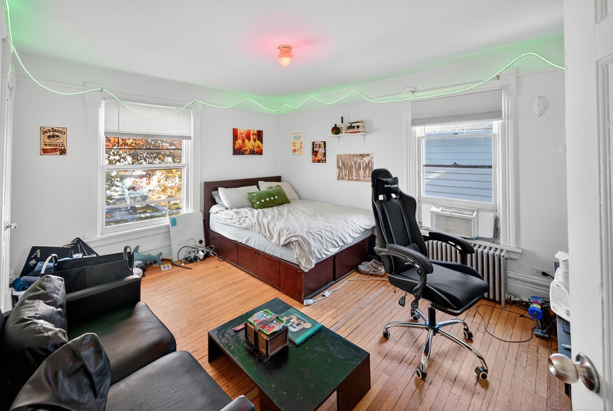 Building Photo - 1112 Garnett Pl