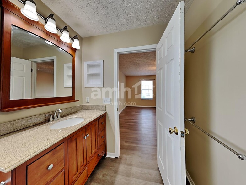 Building Photo - 712 Moreno Dr