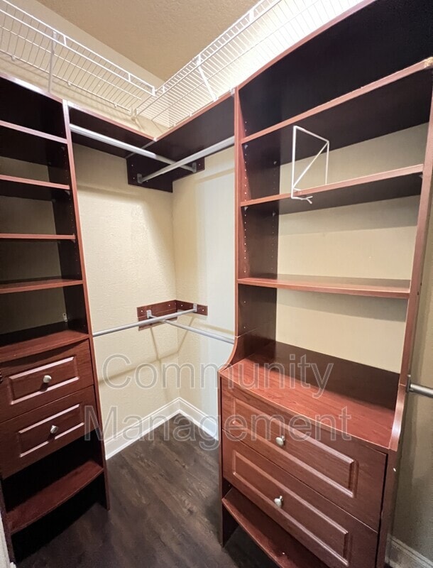 Building Photo - 4848 Windsor Village Dr