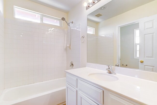 Building Photo - 10320 Bluff Valley Ct