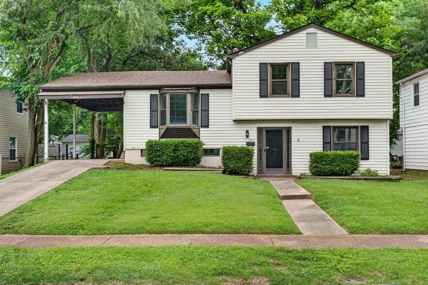 Building Photo - 2390 Teakwood Manor Dr