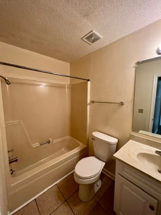 Building Photo - 3x2 Cottage Style Duplex, South Murfreesboro