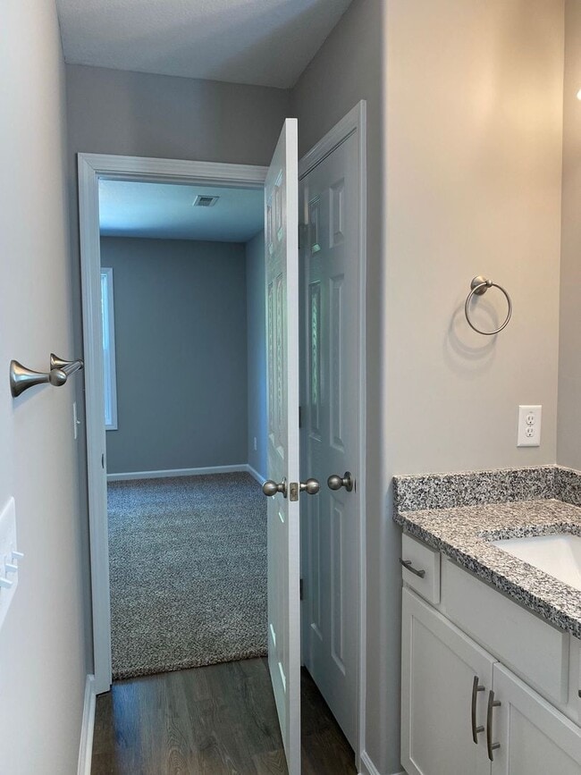 Building Photo - Brand New 2 Story Duplex!!  Close to Downt...